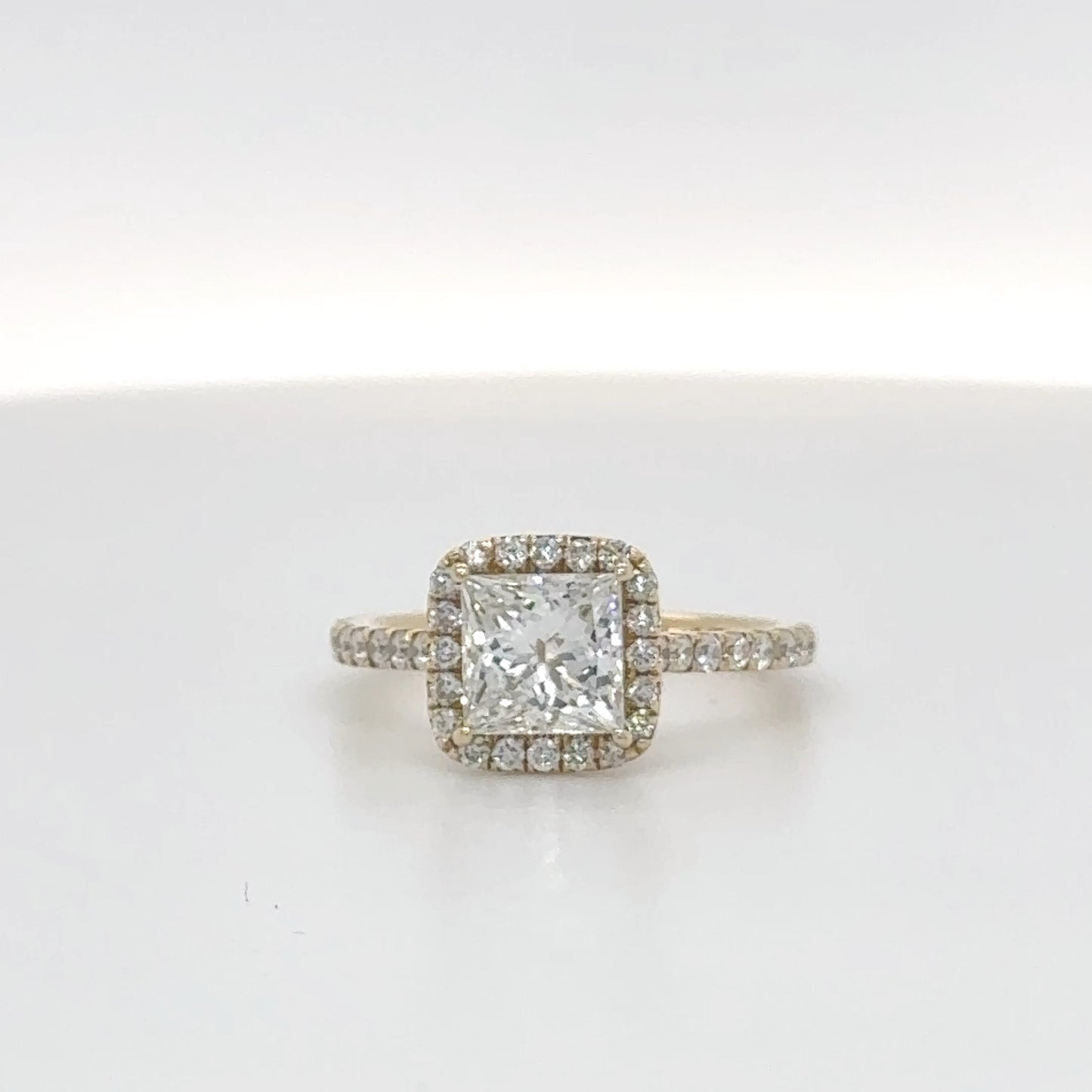 1.50 Carat Pear-Shaped E/VS1 GIA-Certified Diamond Ring