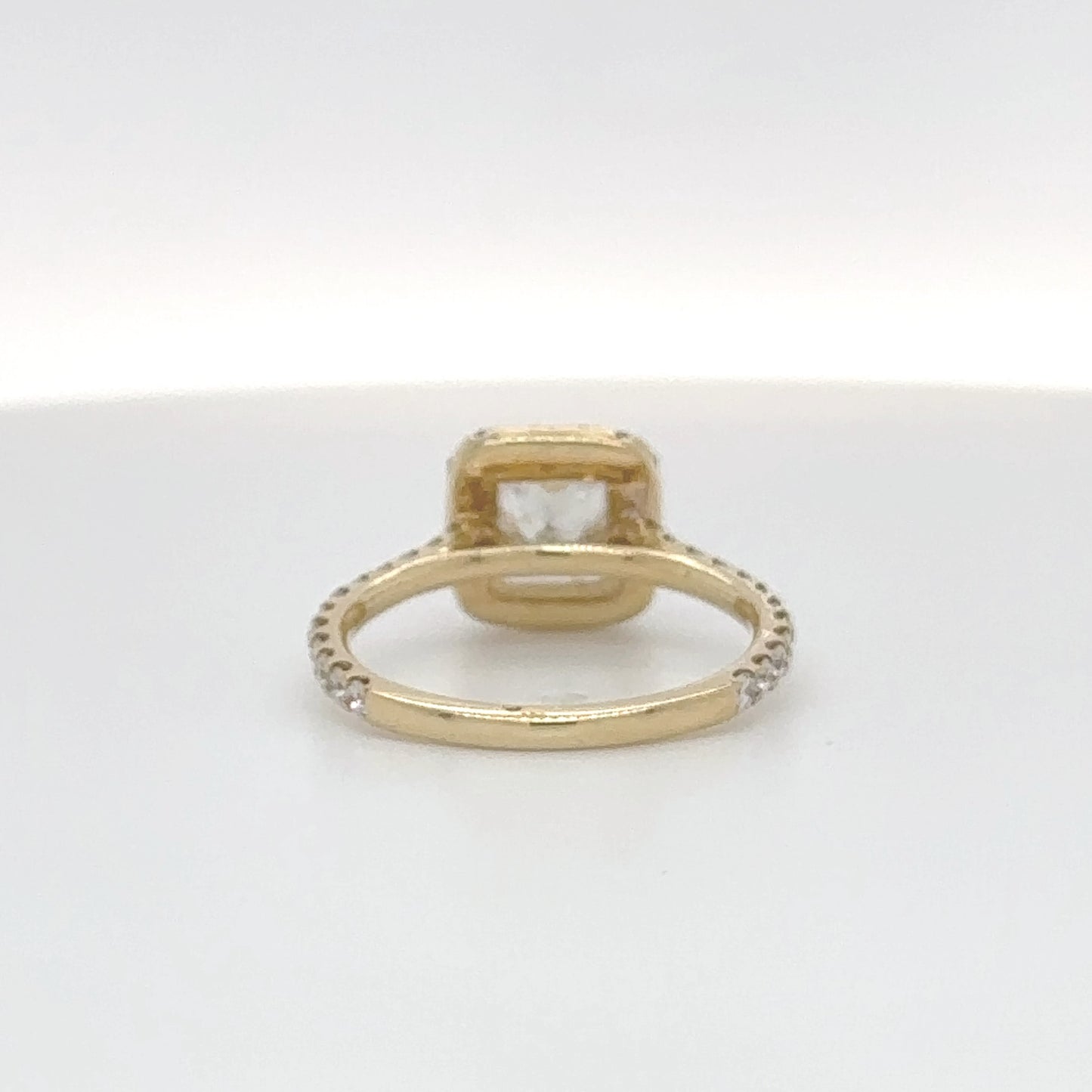 1.50 Carat Pear-Shaped E/VS1 GIA-Certified Diamond Ring